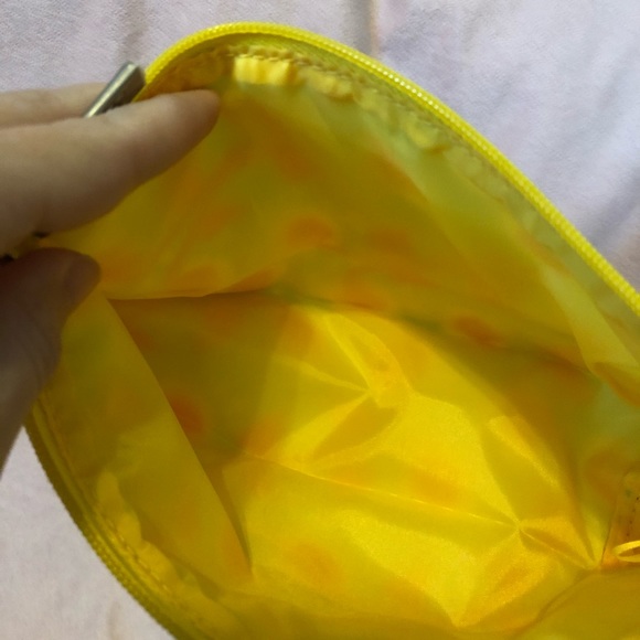 Donald x Clinique Makeup Bag with Free Sample - Picture 2 of 6